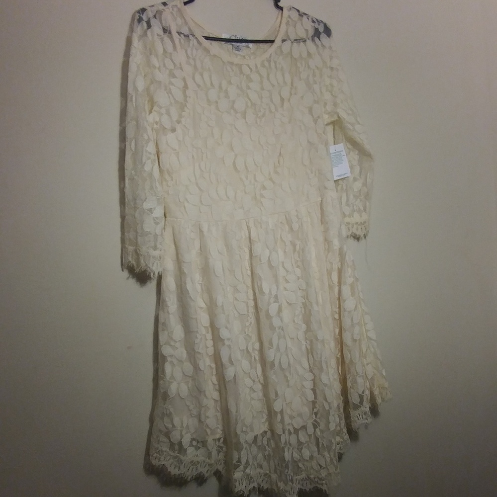 A off white 3/4 sleeve dress